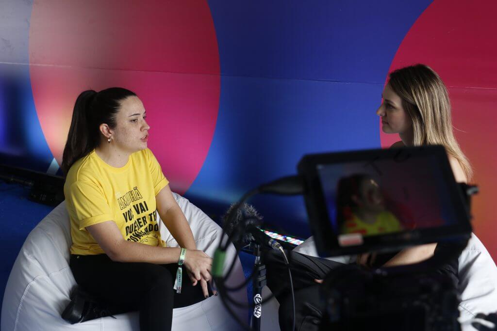 CEO da Layer Up dá entrevista para canal da RD Station durante a premiação RD Summit
