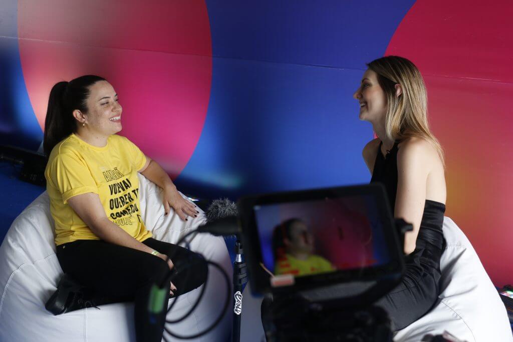 CEO da Layer Up dá entrevista para canal da RD Station durante a premiação RD Summit