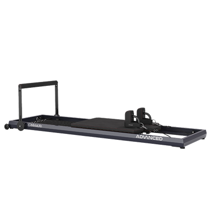 Reformer Advanced MetaLife em fundo neutro, equipamento profissional para Pilates