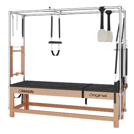 Cadillac Original MetaLife em fundo neutro, equipamento profissional de Pilates.