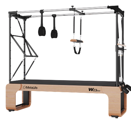 Cadillac W23eco MetaLife em fundo neutro, equipamento profissional de Pilates.