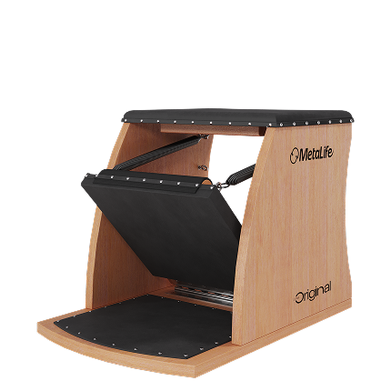 Wunda Chair Original MetaLife em fundo neutro, equipamento profissional de Pilates.