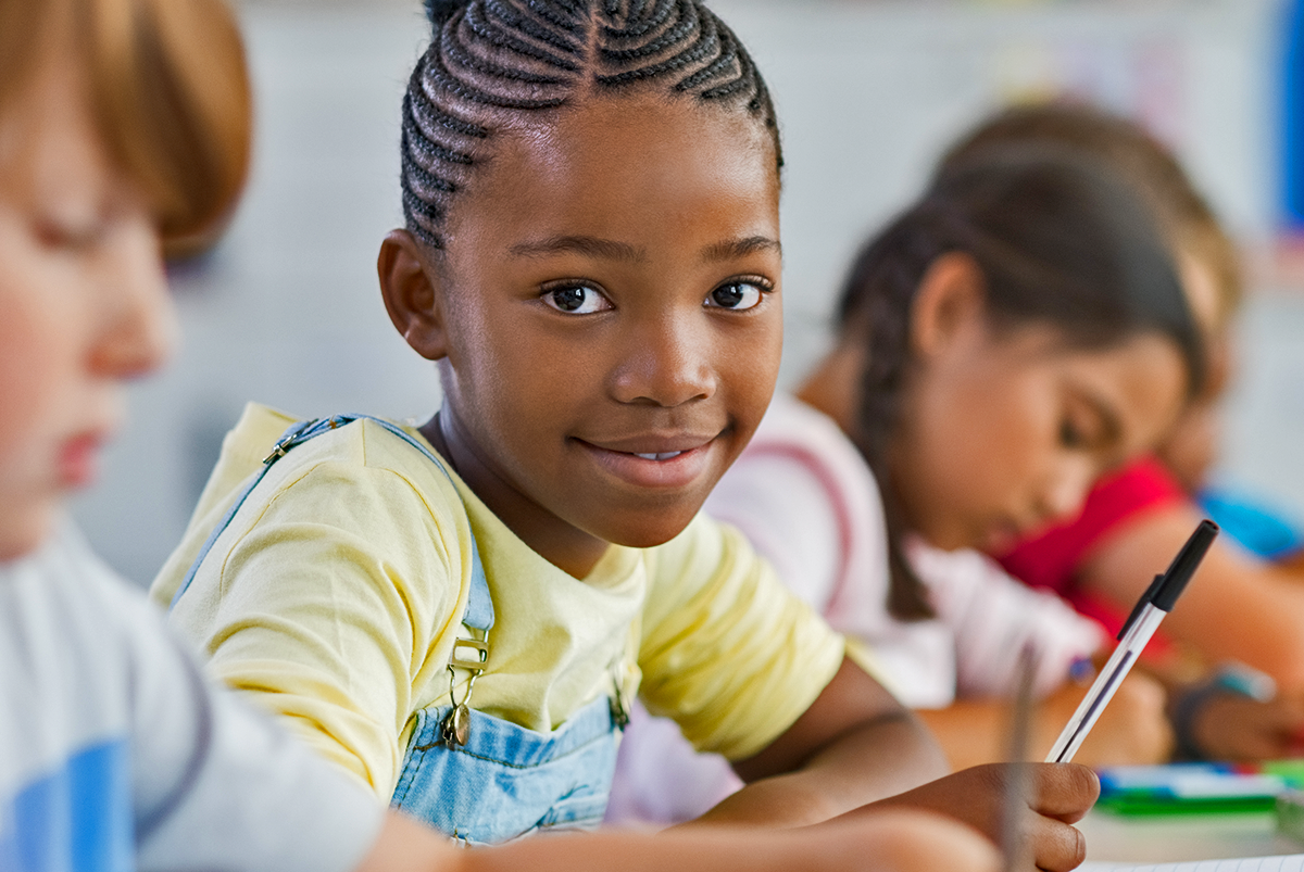 O que é educação de abordagem bilíngue? Saiba como adotar e seus benefícios